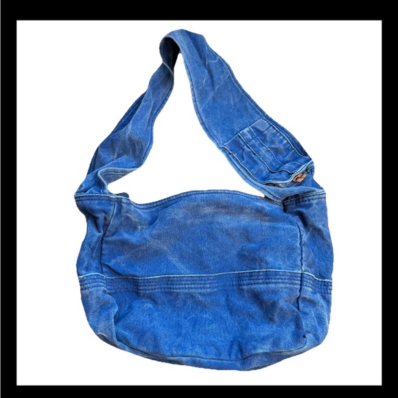 Free People We The Free Waxed Canvas Sling Bag ICELANDIS BLUE - Picture 2 of 10